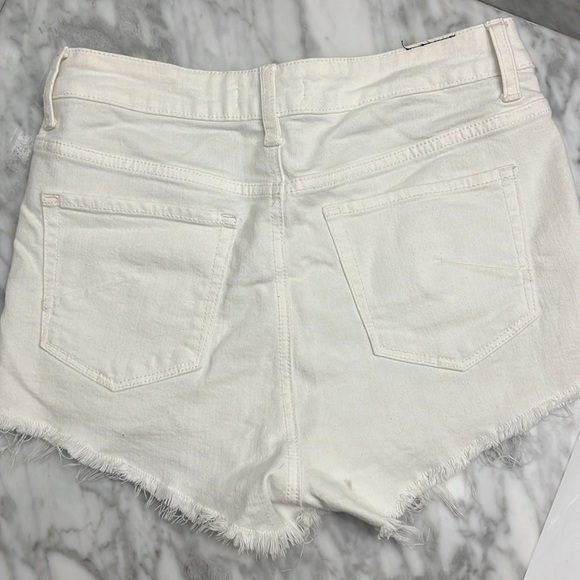 White Talula aritzia shorts size 28 - Picture 8 of 12